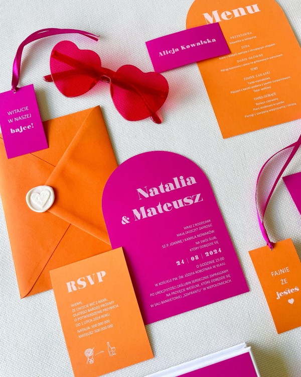 zaproszenia ślubne w formie łuku.jpg