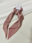 scrunchie na wieczór panieński róż.jpg