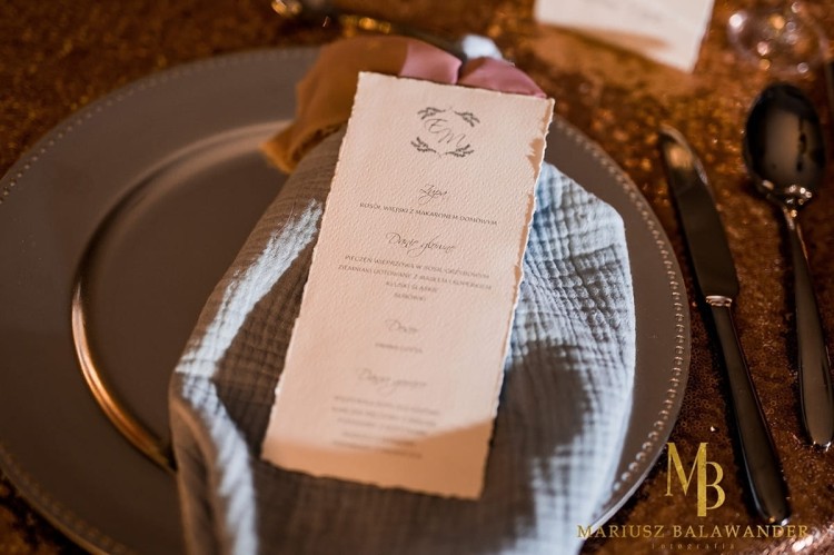 ręcznie rwane menu romantyczne