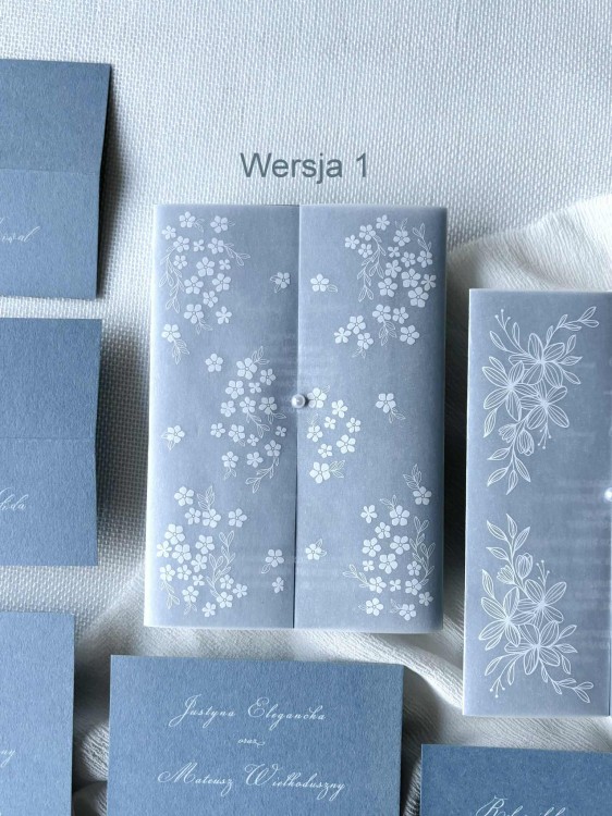 zaproszenia ślubne dusty blue z kalką.jpeg