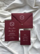 zaproszenia ślubne bordowe z białym drukiem i z monogramem