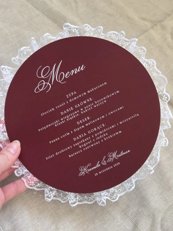 bordowe menu weselne z koronką