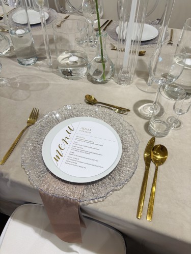 menu weselne okrągłe złocone z winietką