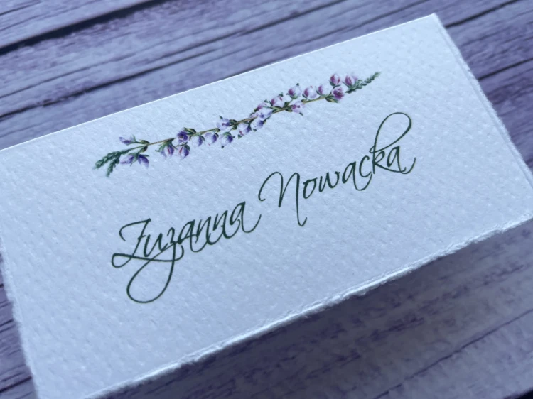 Winietki z ręcznie rwanym krawędziami kwiaty