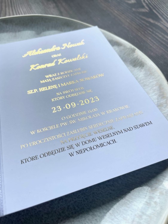 Bardzo eleganckie złocone zaproszenia z wstążką